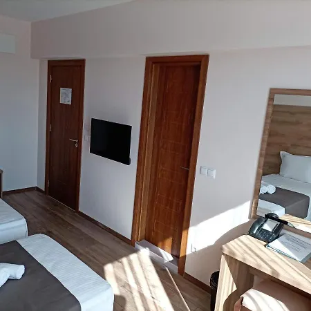 Vanilla, - Free Parking Hotel